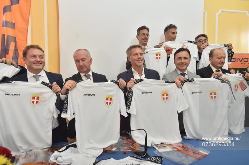 Focicsapatot vett az utolsó olasz király médiasztárrá vált unokája