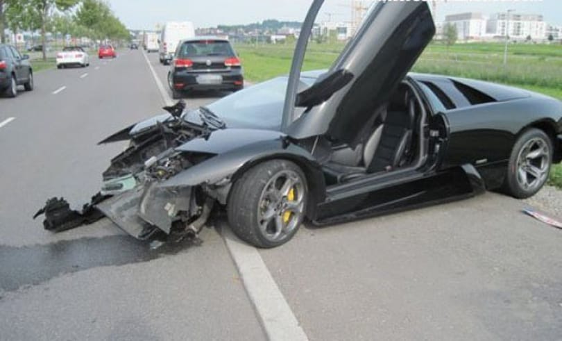 Rosszul váltott sebességet, összetört a Lamborghini – fotó