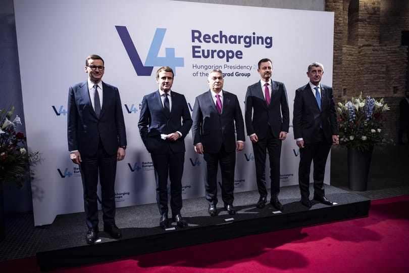 Orbán, Macron és a V4: „Alaposan, kimerítően és szenvedélyesen” tárgyaltak a jogállamiságról