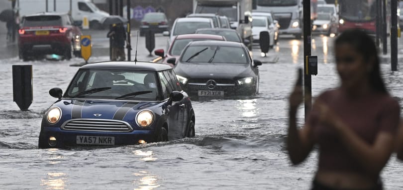 Elöntött két londoni kórházat az árvíz