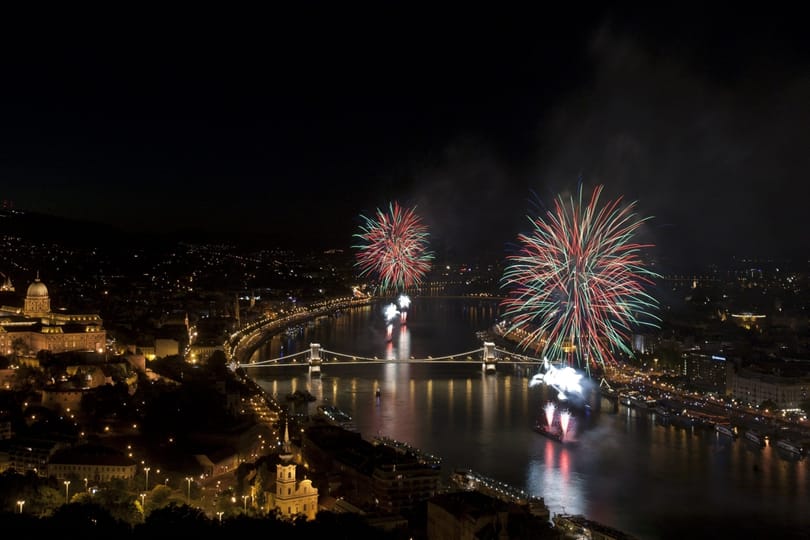 Fotógaléria a budapesti ünnepi tűzijátékról