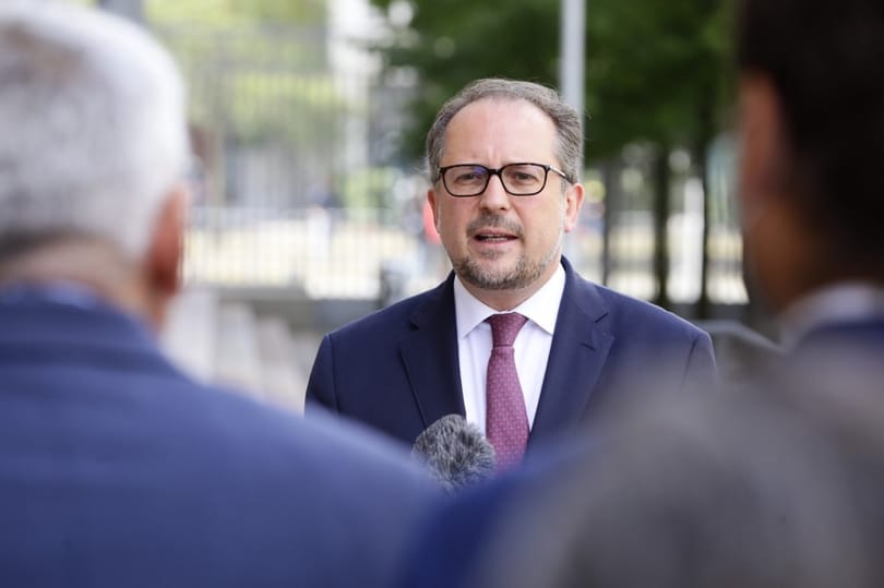 „Feltehetően” ott fertőződött meg az osztrák külügyminiszter, ahol Szijjártó Péter is járt