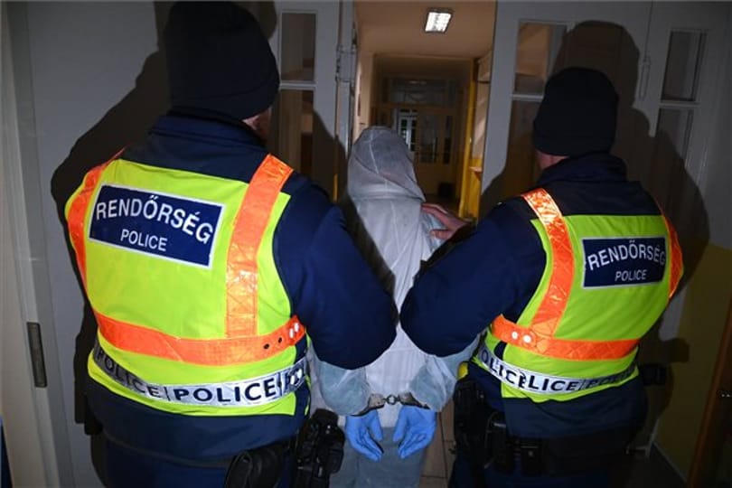 Beborozott, megölt egy apát és gyermekét, majd kétszer fel is gyújtotta őket