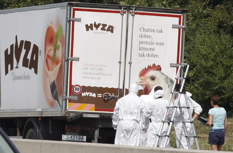 Már Magyarországon megfulladtak a hűtőkocsiba zárt menekültek