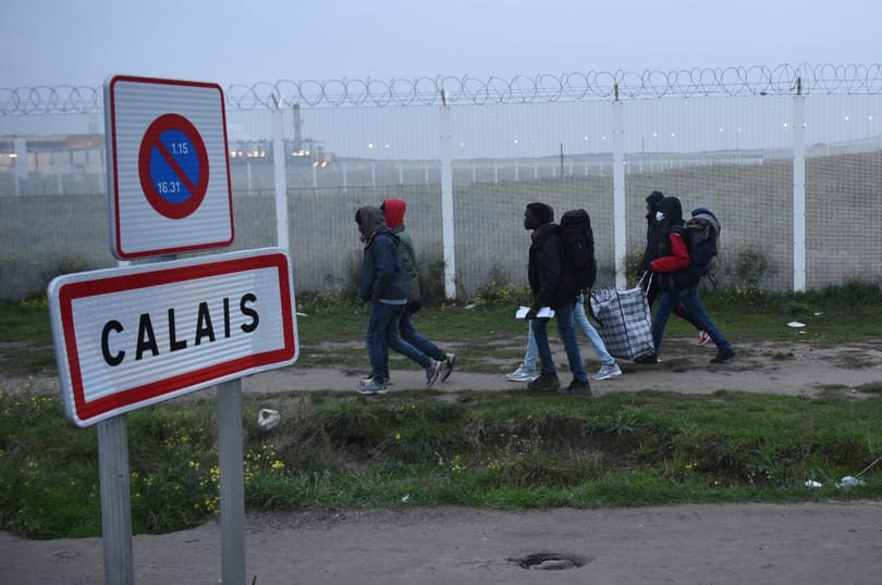 Migránsok verekedtek össze, négy embert meglőttek Calais-nál