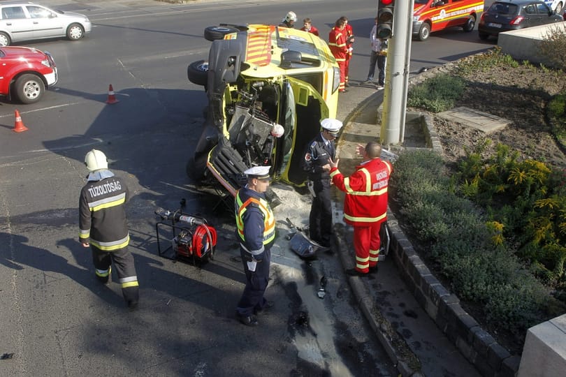 Karambolozott egy mentőautó Budapesten