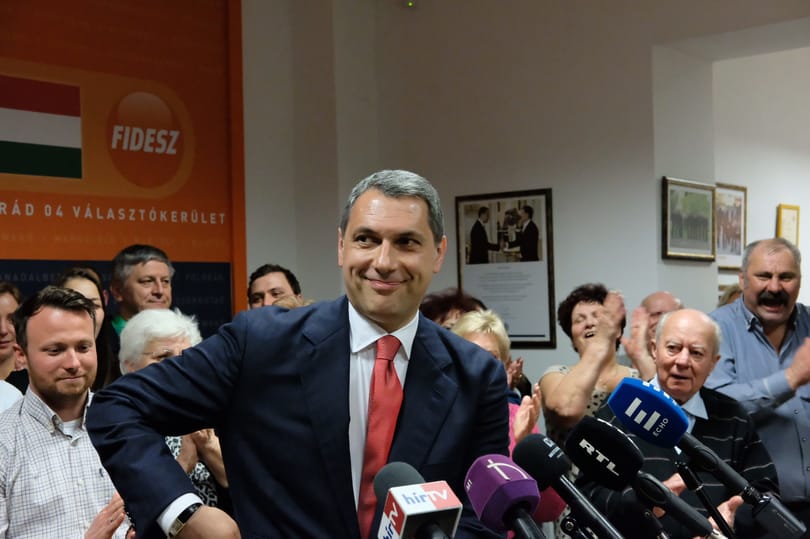 Milliós jutalmakat fizetnek Lázár minisztériumában