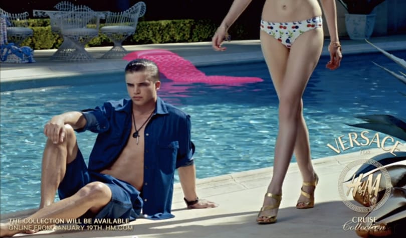 Versace for H&M: bizarr videókkal promózzák a közös kollekciót