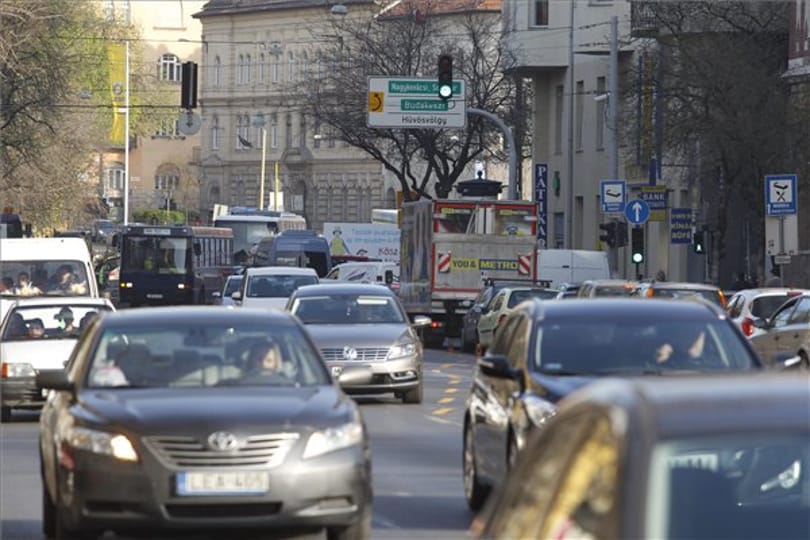 Újabb változás okoz majd dugót a Széll Kálmán téren