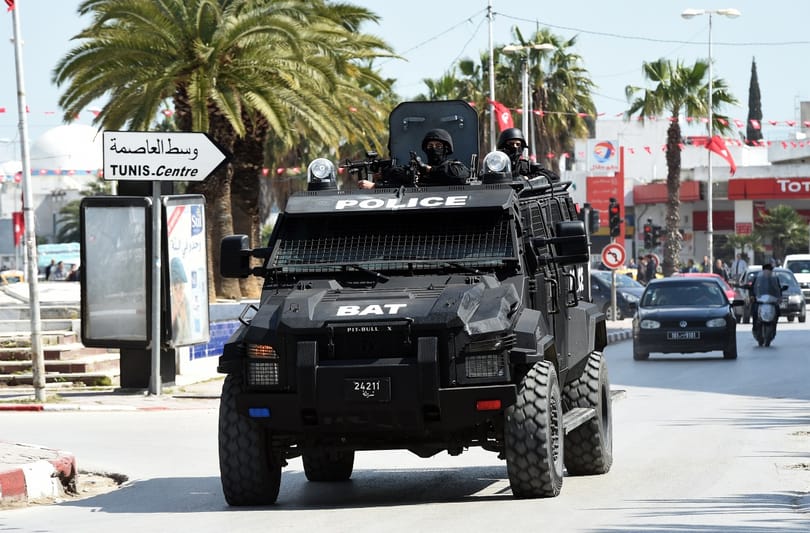Felrobbantotta magát egy bekerített terrorista Tuniszban, hogy elkerülje a letartóztatást