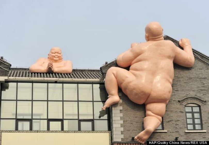 Meztelen Buddha szoborral marketingel egy kínai gyorsétterem