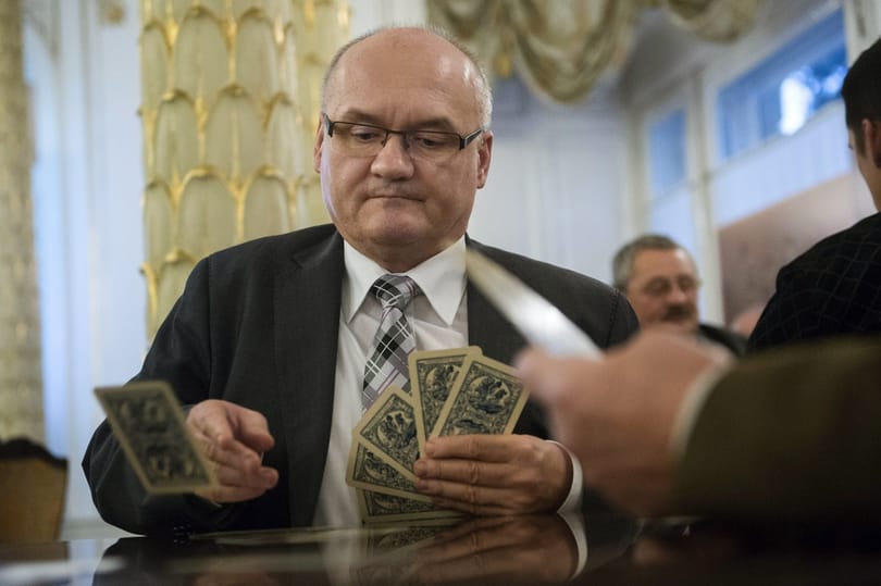 Hende új bizniszbe vágott, Simicskó eladta utolsó ingatlanát
