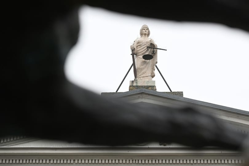 Pert nyert az állam ellen a fiatal, aki megfelelő nevelőszülői ellátás helyett intézménybe került, ahol bántalmazásnak volt kitéve