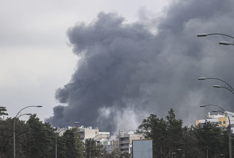 Egy halottja és több sebesültje van a kijevi rakétacsapásnak