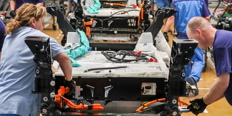 Jelentősen csökkenti autóinak gyártási költségét a BMW, beindítják a debreceni gyárat