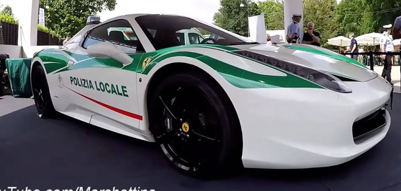 Rendőrautó lett a maffiától lefoglalt Ferrariból
