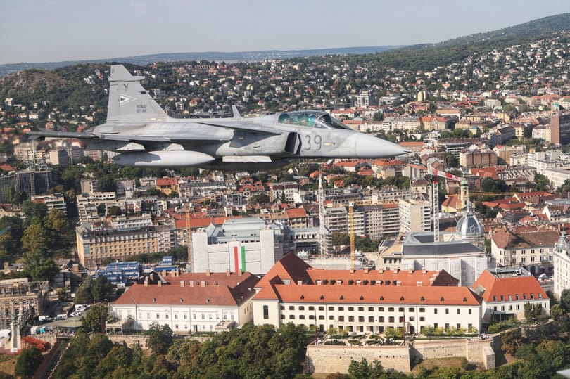 Így még nem láthattuk a budapesti légiparádét - páratlan helyről fotózhatott a HVG riportere