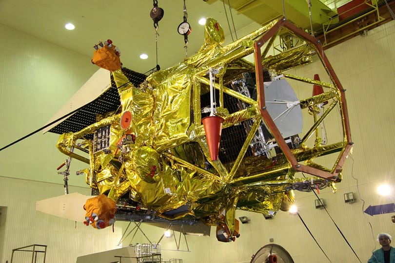 Két mázsa űrszemét: ki tudja, hol áll meg a Phobos?