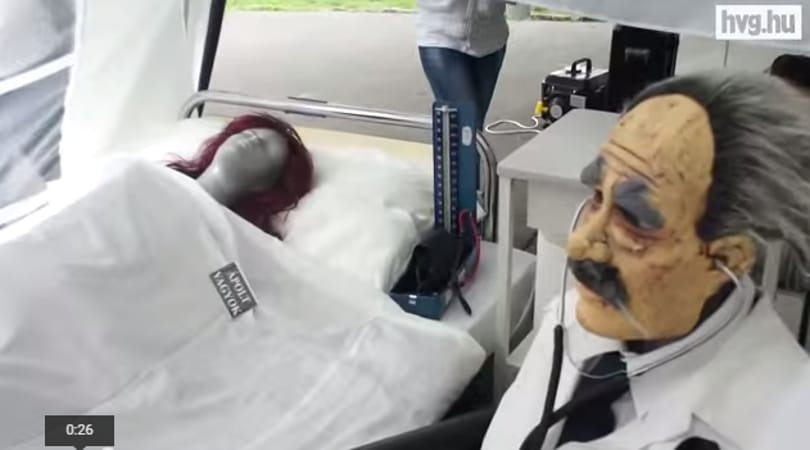 Videó: Megnéztük az NGM előtt felállított szegénykórházat