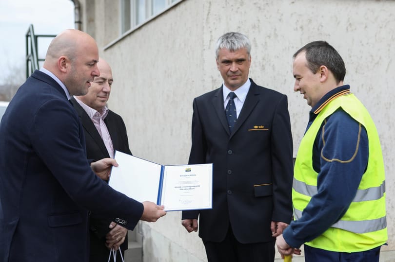 Kitüntették a Miskolcnál szembemenő vonatokat megállító váltókezelőt
