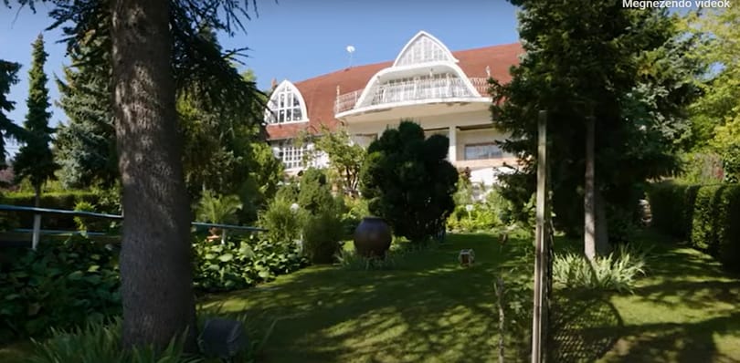 Másfélmilliárdért árulja budai villáját Medveczky Ilona
