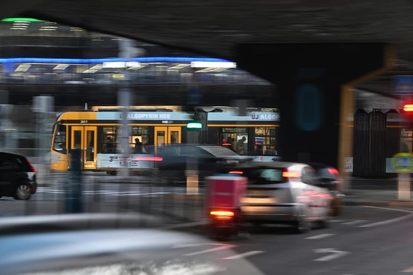 Vitézy Dávid: Az nem szegényellenes, ha nem csak befogott orral lehet utazni a villamoson
