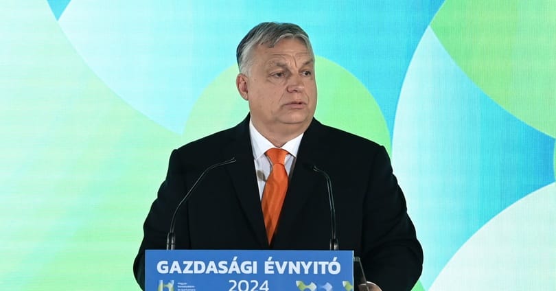 „Orbán Viktor hivatalból mindig egészséges” – akkor is, amikor rekedt