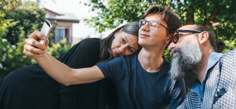 Ettől a nyolc szokástól érdemes elköszönnünk ahhoz, hogy boomerként is jó kapcsolatunk legyen a fiatalokkal