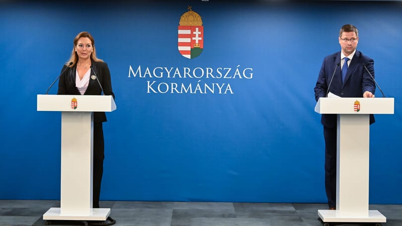 Gulyás Gergely: Azahriah a Tisza áldozatává vált – élőben a kormányinfóról