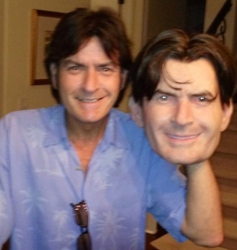 Íme Charlie Sheen jelmeze Halloweenre – fotó