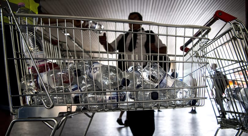 Keddtől vizet oszt a MÁV az utasoknak a hőségriadó miatt