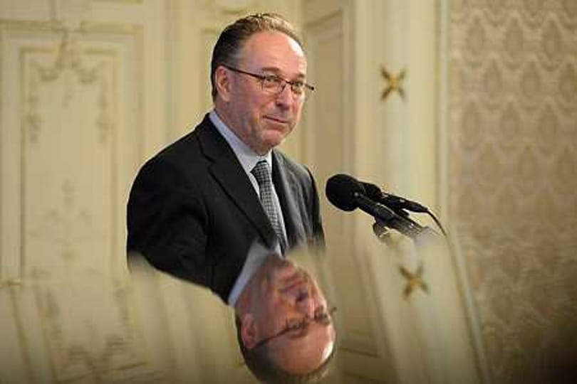 Színház- és múzeumigazgatók álltak ki a lopással vádolt államtitkár mellett