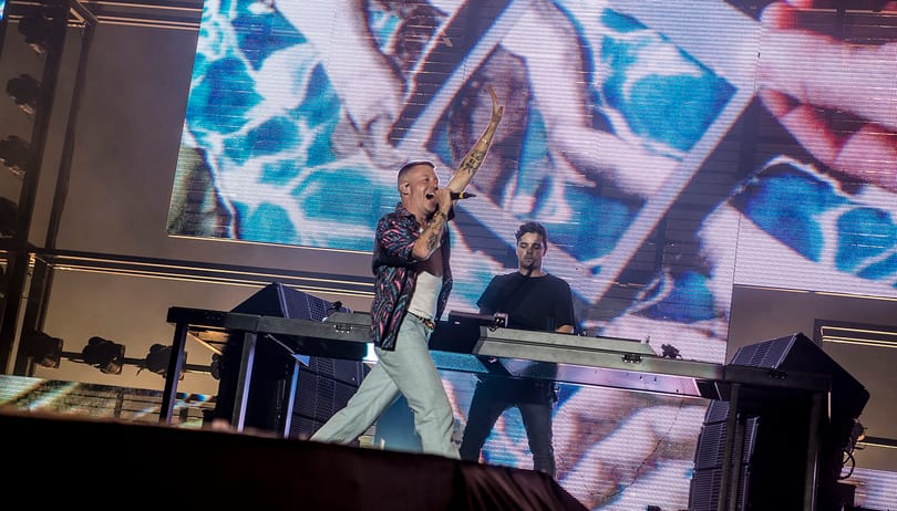 Mivel lehet még fokozni egy amúgy is őrült bulit? Hát egy Macklemore-cameóval!