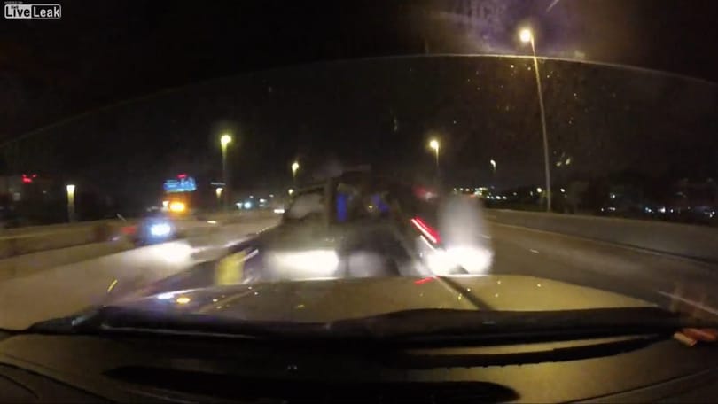 Videó: Így kell durva balesetet okozni egy terepjáróval a városban