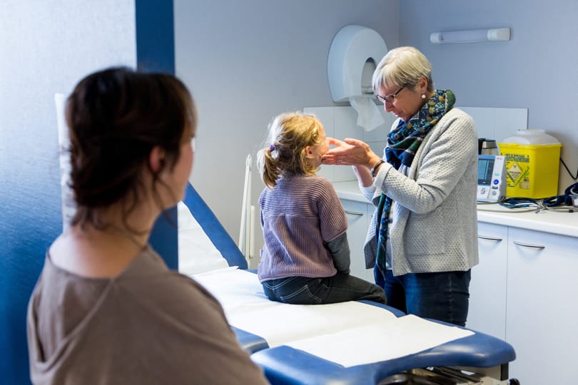 Megszűnik a háziorvosi ügyelet Pomázon, a beteg gyerekekkel 40 kilométert kell majd utazni