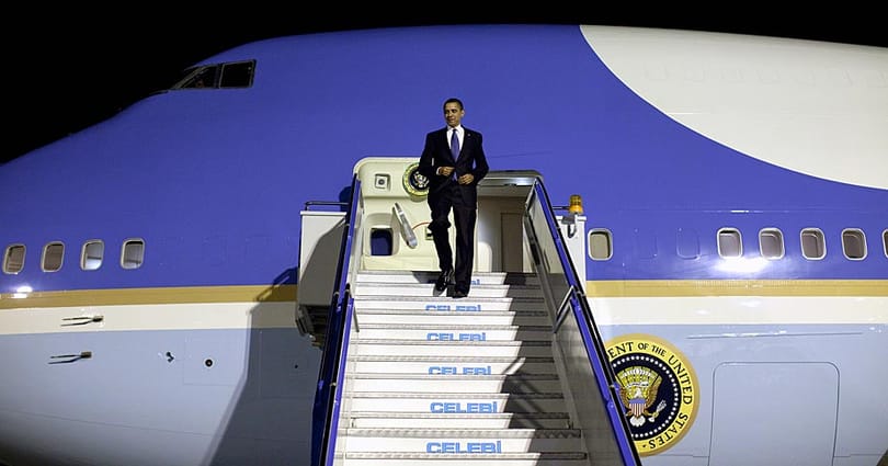 Vadászgépek fogták közre, mert közel került Obamához egy kisgép