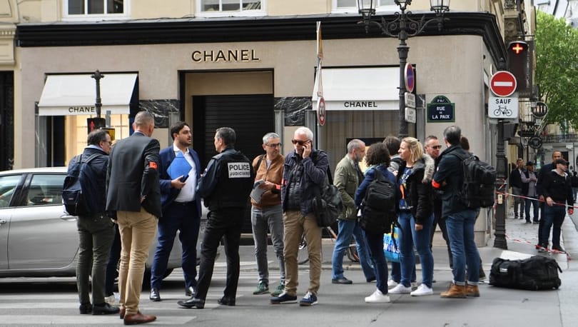 Fényes nappal raboltak ki egy Chanel-üzletet Párizsban