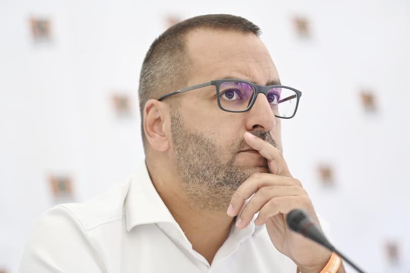 Másfél milliárd forintért adott kommunikációs megbízást a Szuverenitásvédelmi Hivatal Balásy Gyula cégeinek