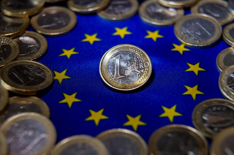 Economist: Hogy a pénzek ne Orbán üzletfeleinél kössenek ki