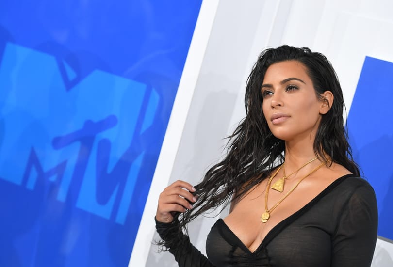 Kim Kardashian ügyvédnek tanul