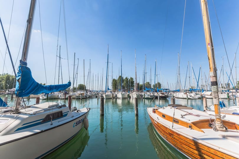 Mégis megépülhet a kikötő a balatonföldvári strand területén