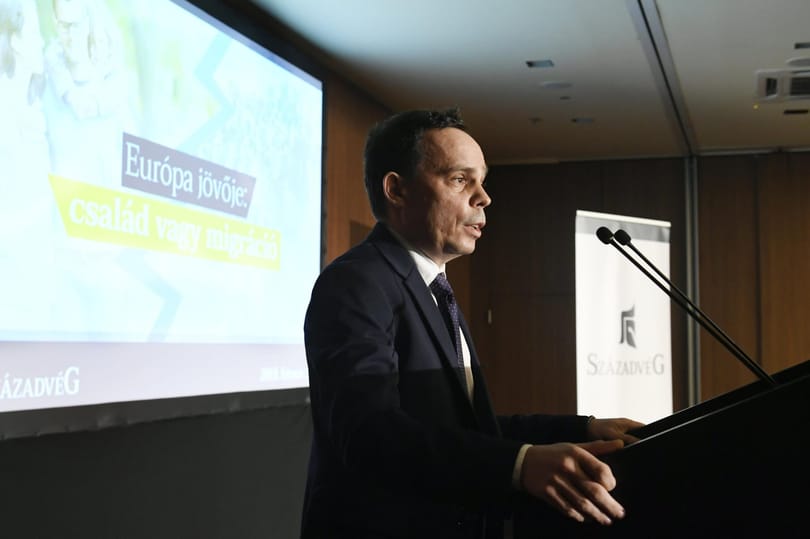 Schmidt Mária támogatta, G. Fodor Gábor megírta – Libri-díjat kapott az Orbán kontra Soros