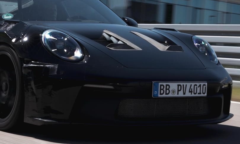 Jön a Porsche 911 kőkemény új sportverziója, már fotónk is van róla