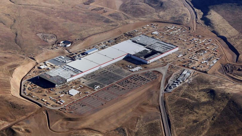 Lehet, hogy túltolta a Tesla: világszerte felütötte a fejét az akkumulátorhiány