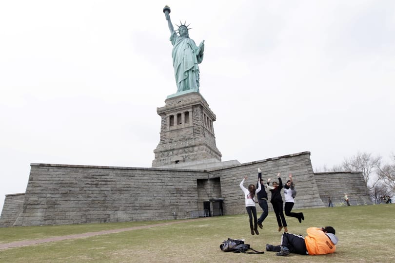 Ki kellett üríteni a New York-i Szabadság-szobrot és környékét három lángoló gázpalack miatt