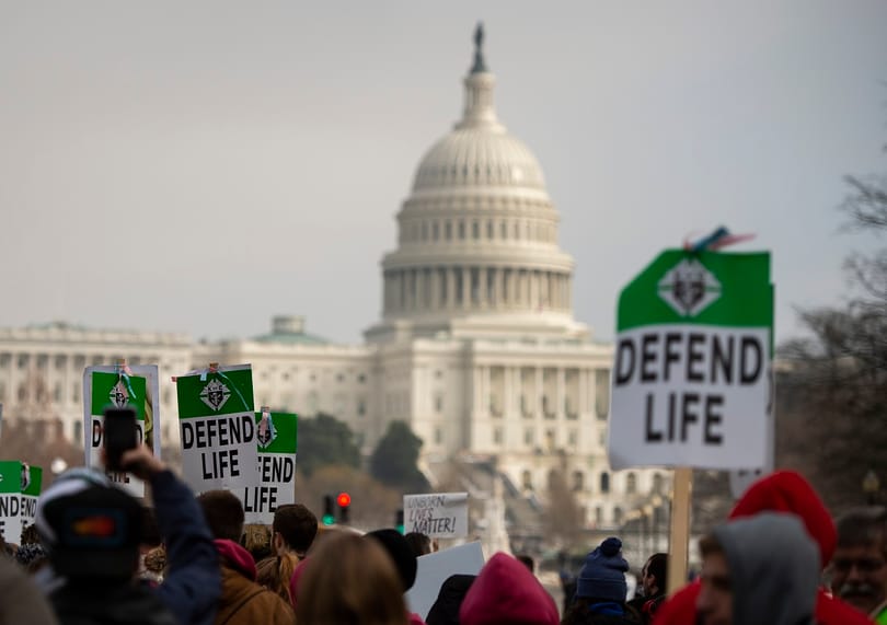 Az Egyesült Államok legszigorúbb abortusztörvényét írta alá az oklahomai kormányzó