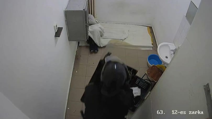 Kommandósok számolták fel a győri börtön zárkatorlaszát – videó