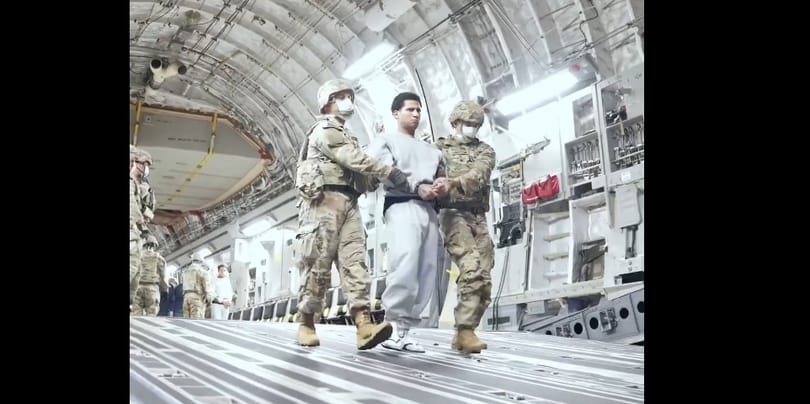Hátrafeszített kar, azonnali fejborotválás - erődemonstrációnak beillő videóban prezentálták a Trumpék által Salvadorba szállított veszélyes bűnözőket