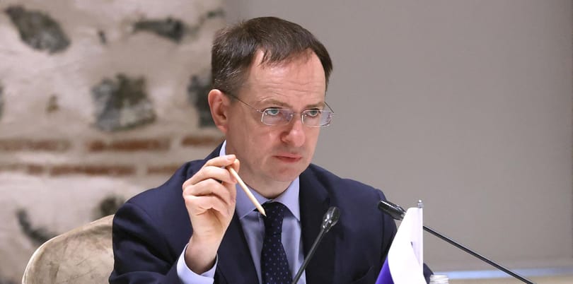 Az orosz védelmi minisztérium drasztikusan csökkenti a katonai tevékenységet Kijev és Csernyihiv környékén