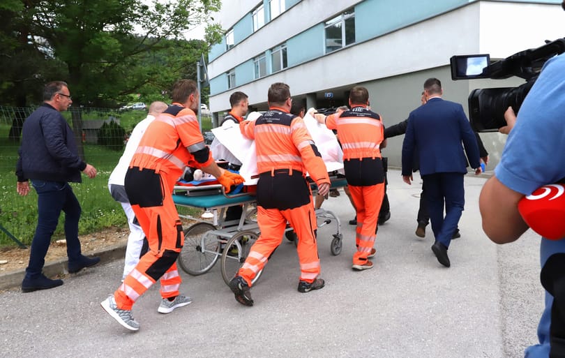 Robert Fico továbbra is életveszélyben van a védelmi miniszter szerint